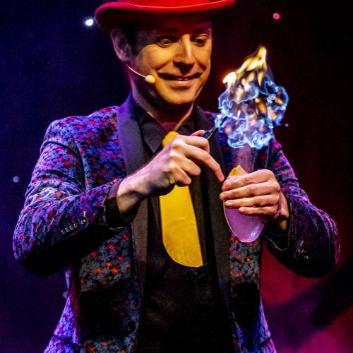 Cabaret des Bulles - Allan Hart - Spectacle de bulles de savon- Bulle de feu- Magicien des Bulles- Bubble Show