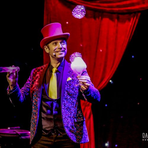 Cabaret des Bulles - Allan Hart - Spectacle de bulles de savon- Féerique- Magicien des Bulles- Bubble Show