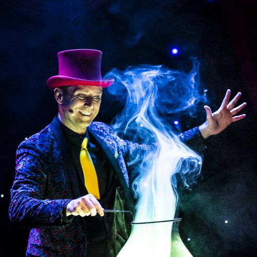 Cabaret des Bulles - Allan Hart - Spectacle de bulles de savon - le volcan- Magicien des Bulles- Bubble Show