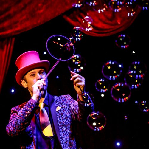 Cabaret des Bulles - Allan Hart - Numéro Visuel Attraction de bulles de savon - des millions de bulles- Magicien des Bulles- Bubble Show