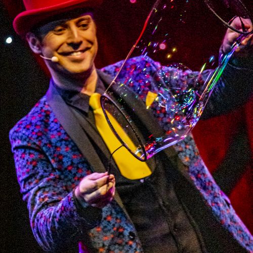 Cabaret des Bulles - Allan Hart - Numéro Visuel Attraction de bulles de savon - Le tunnel de bulles- Magicien des Bulles- Bubble Show