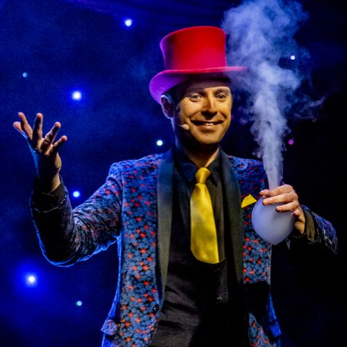 Cabaret des Bulles - Allan Hart - Numéro Visuel Attraction de bulles de savon - la main volcan- Magicien des Bulles- Bubble Show