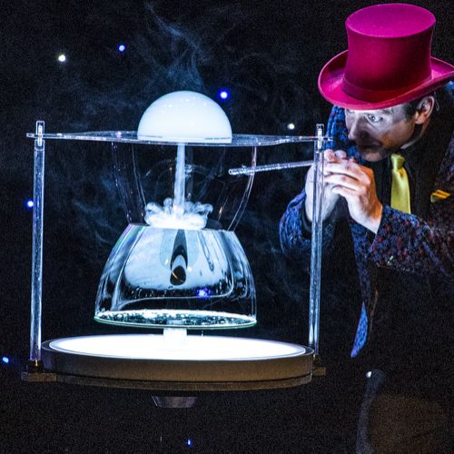 Cabaret des Bulles - Allan Hart - Numéro Visuel Attraction de bulles de savon- volcan féerique- Magicien des Bulles- Bubble Show